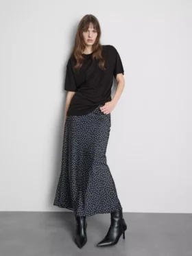 Longline-T-Shirt mit aufgesetzter Tasche Longline-T-Shirt mit aufgesetzter Tasche