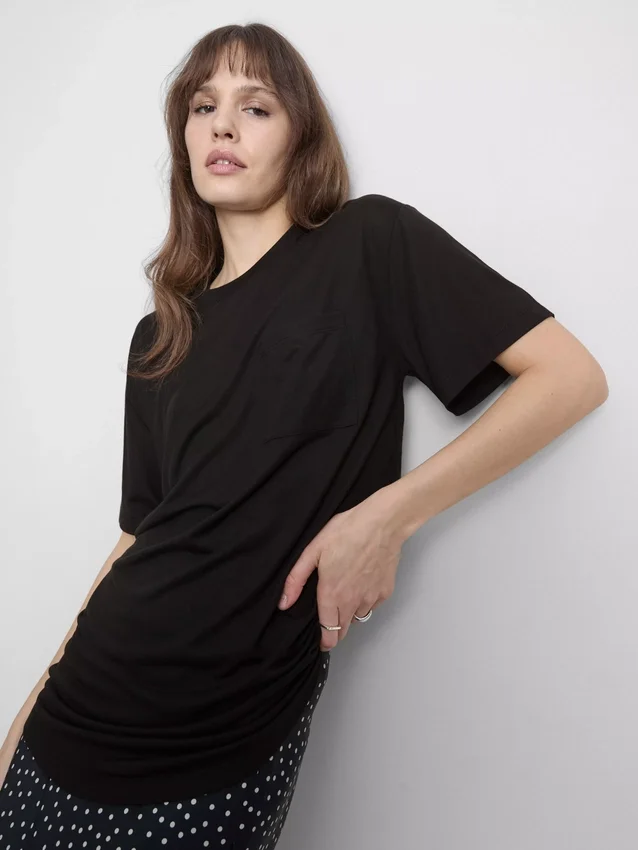 Longline-T-Shirt mit aufgesetzter Tasche Longline-T-Shirt mit aufgesetzter Tasche