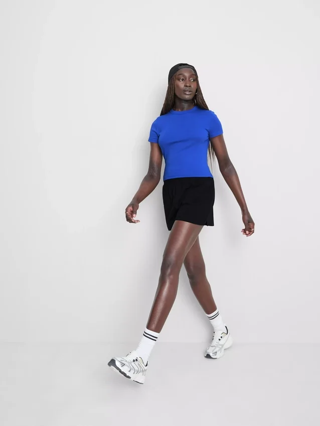 Lounge-Shorts aus Baumwolle mit geschlitztem Saum Lounge-Shorts aus Baumwolle mit geschlitztem Saum