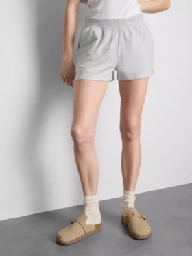 Lounge-Shorts aus Baumwolle mit geschlitztem Saum Lounge-Shorts aus Baumwolle mit geschlitztem Saum