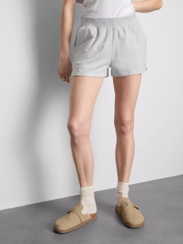 Lounge-Shorts aus Baumwolle mit geschlitztem Saum Lounge-Shorts aus Baumwolle mit geschlitztem Saum