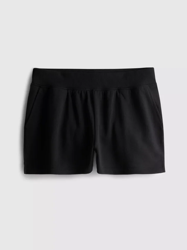 Lounge-Shorts aus Baumwolle mit geschlitztem Saum Lounge-Shorts aus Baumwolle mit geschlitztem Saum
