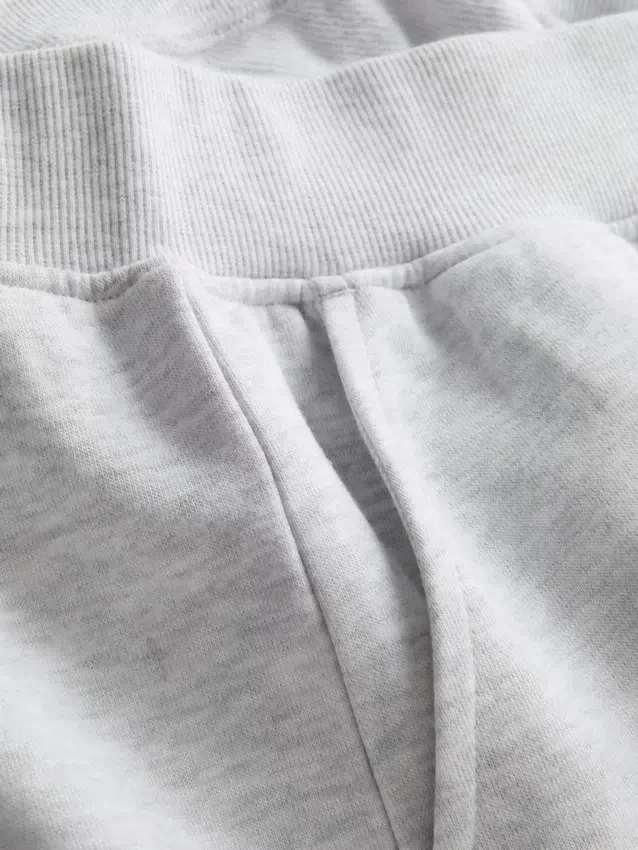 Lounge-Shorts aus Baumwolle mit geschlitztem Saum Lounge-Shorts aus Baumwolle mit geschlitztem Saum