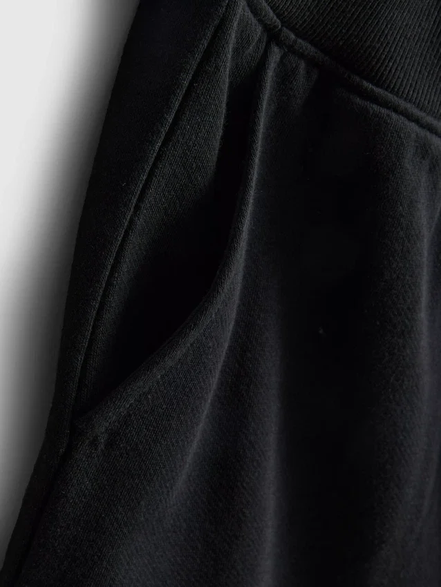 Lounge-Shorts aus Baumwolle mit geschlitztem Saum Lounge-Shorts aus Baumwolle mit geschlitztem Saum