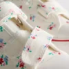 Low-Top-Sneaker aus Canvas mit Blumenmuster