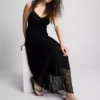 Maxikleid mit V-Ausschnitt und Spitze Maxikleid mit V-Ausschnitt und Spitze