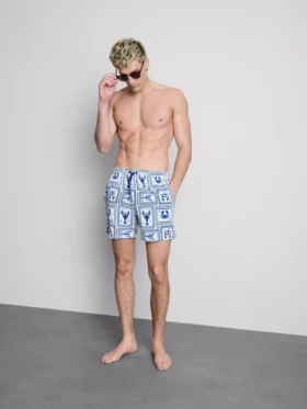 Mediterrane Shorts mit Struktur im Stil mediterraner Fliesen