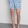 Mediterrane Shorts mit Struktur im Stil mediterraner Fliesen Mediterrane Shorts mit Struktur im Stil mediterraner Fliesen