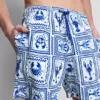 Mediterrane Shorts mit Struktur im Stil mediterraner Fliesen Mediterrane Shorts mit Struktur im Stil mediterraner Fliesen