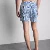 Mediterrane Shorts mit Struktur im Stil mediterraner Fliesen Mediterrane Shorts mit Struktur im Stil mediterraner Fliesen