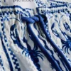 Mediterrane Shorts mit Struktur im Stil mediterraner Fliesen Mediterrane Shorts mit Struktur im Stil mediterraner Fliesen