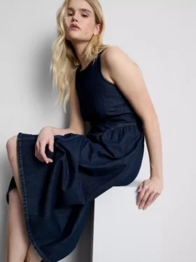 Midi-Kleid aus Baumwoll-Denim mit tief sitzender Taille