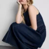 Midi-Kleid aus Baumwoll-Denim mit tief sitzender Taille Midi-Kleid aus Baumwoll-Denim mit tief sitzender Taille