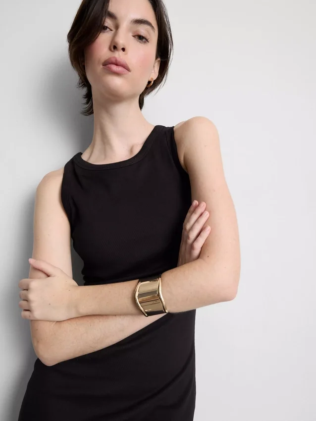 Midi-Kleid mit geripptem integrierten BH Midi-Kleid mit geripptem integrierten BH
