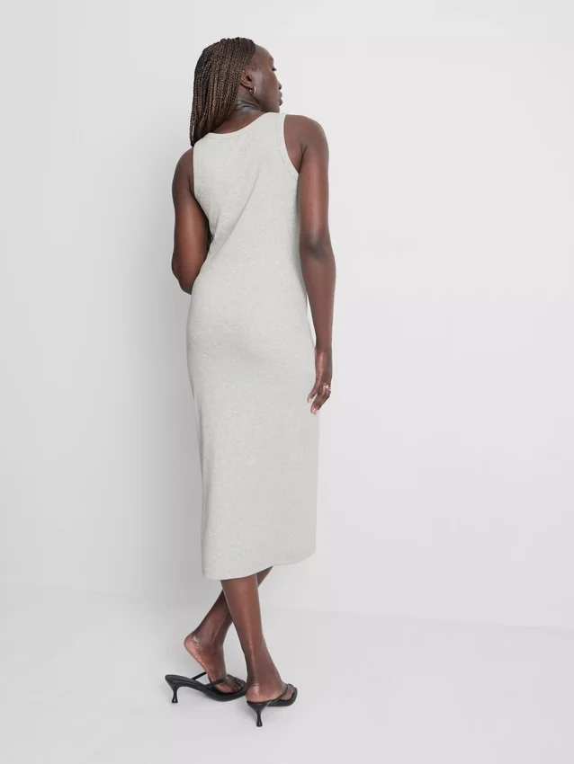 Midi-Kleid mit geripptem integrierten BH Midi-Kleid mit geripptem integrierten BH
