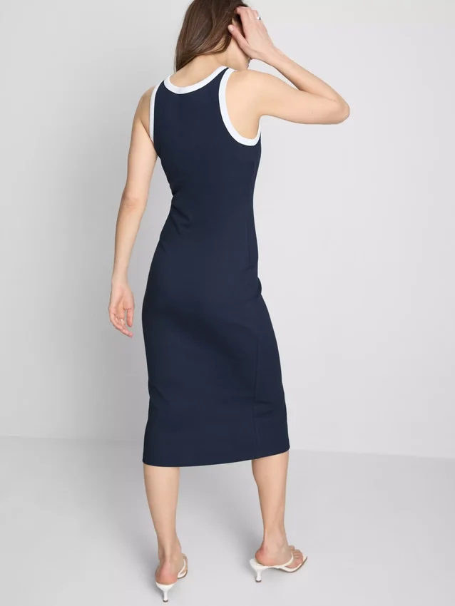Midi-Kleid mit geripptem integrierten BH Midi-Kleid mit geripptem integrierten BH