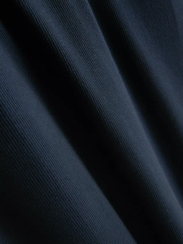 Midi-Kleid mit geripptem integrierten BH Midi-Kleid mit geripptem integrierten BH