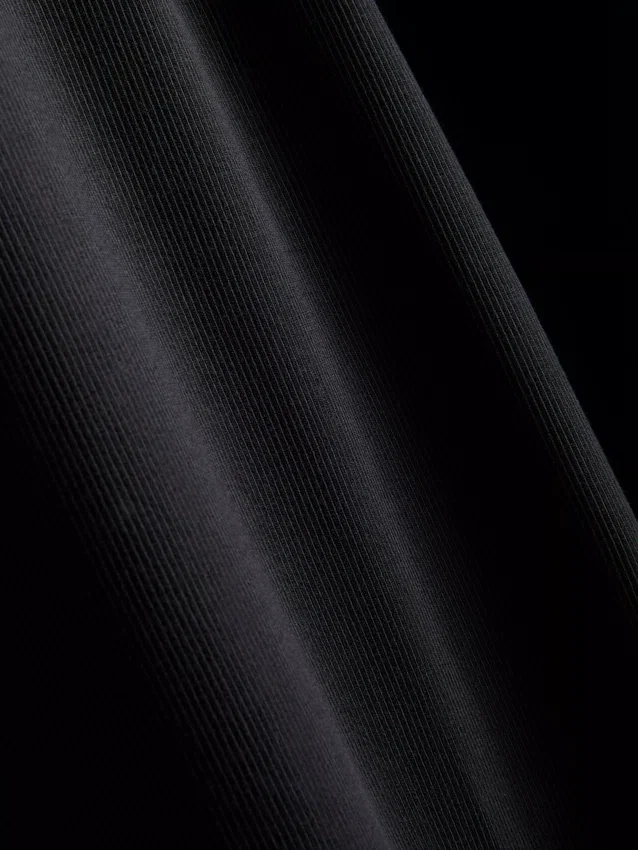 Midi-Kleid mit geripptem integrierten BH Midi-Kleid mit geripptem integrierten BH