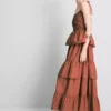 Midi-Kleid mit gestuften Rüschen Midi-Kleid mit gestuften Rüschen