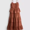 Midi-Kleid mit gestuften Rüschen Midi-Kleid mit gestuften Rüschen