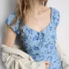 Midi-Kleid mit Herzausschnitt und Crinkle-Optik Midi-Kleid mit Herzausschnitt und Crinkle-Optik