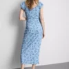 Midi-Kleid mit Herzausschnitt und Crinkle-Optik Midi-Kleid mit Herzausschnitt und Crinkle-Optik