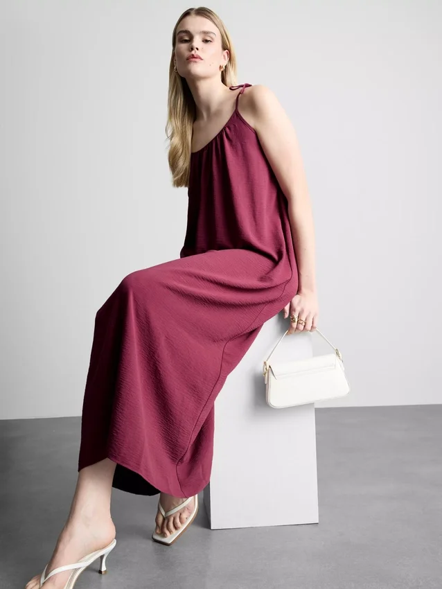 Midi-Kleid mit Trägern Midi-Kleid mit Trägern