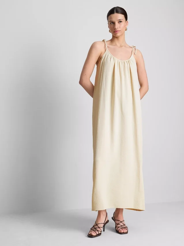 Midi-Kleid mit Trägern Midi-Kleid mit Trägern