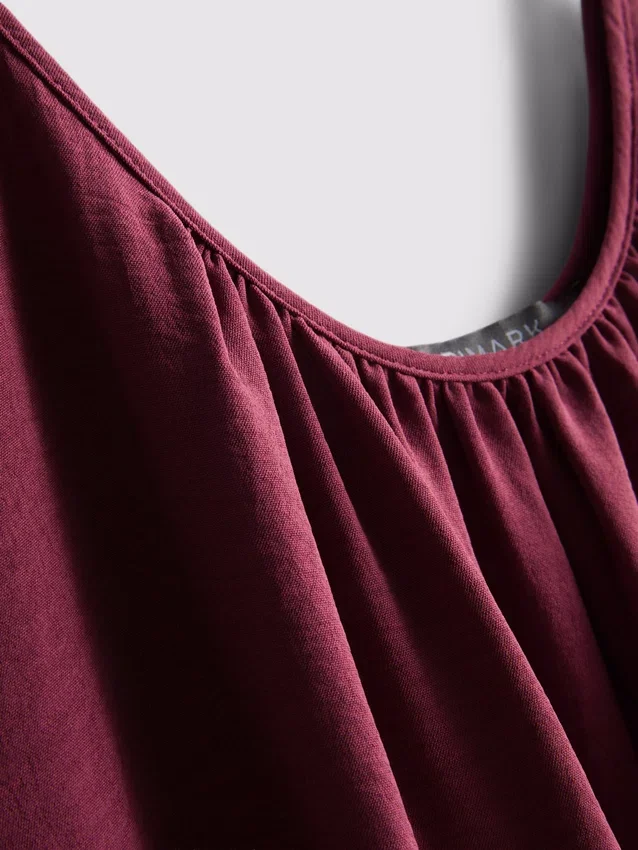 Midi-Kleid mit Trägern Midi-Kleid mit Trägern