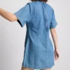 Mini-Etuikleid aus Baumwoll-Denim Mini-Etuikleid aus Baumwoll-Denim