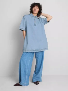 Mini-Etuikleid aus Baumwoll-Denim mit Kragen Mini-Etuikleid aus Baumwoll-Denim mit Kragen