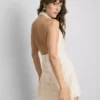 Mini-Halterkleid mit Rollkragen, gehäkelt Mini-Halterkleid mit Rollkragen, gehäkelt