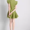 Mini-Kleid aus Baumwolle mit Lochstickerei und Rüschen Mini-Kleid aus Baumwolle mit Lochstickerei und Rüschen