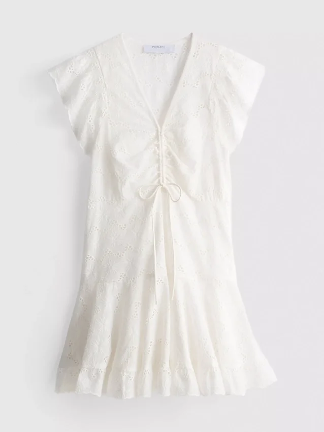 Mini-Kleid aus Baumwolle mit Lochstickerei und Rüschen Mini-Kleid aus Baumwolle mit Lochstickerei und Rüschen