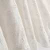 Mini-Kleid aus Baumwolle mit Lochstickerei und Rüschen Mini-Kleid aus Baumwolle mit Lochstickerei und Rüschen