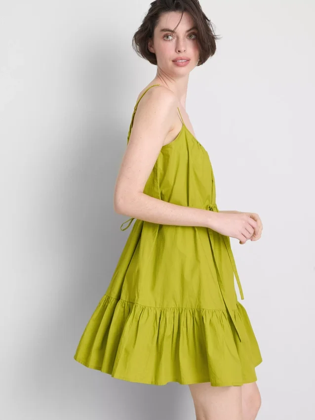 Mini-Kleid aus Popeline mit Rüschen und Trägern Mini-Kleid aus Popeline mit Rüschen und Trägern