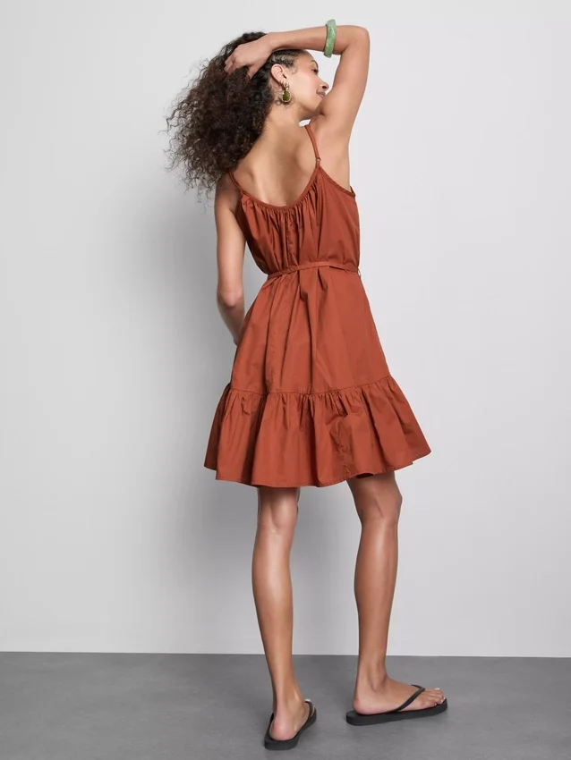 Mini-Kleid aus Popeline mit Rüschen und Trägern Mini-Kleid aus Popeline mit Rüschen und Trägern