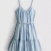 Mini-Kleid aus Popeline mit Rüschen und Trägern Mini-Kleid aus Popeline mit Rüschen und Trägern