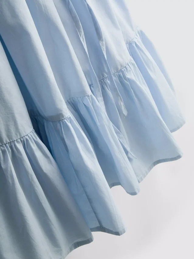 Mini-Kleid aus Popeline mit Rüschen und Trägern Mini-Kleid aus Popeline mit Rüschen und Trägern