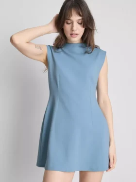 Mini-Kleid mit Flügelärmeln Mini-Kleid mit Flügelärmeln