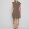 Mini-Kleid mit Flügelärmeln Mini-Kleid mit Flügelärmeln