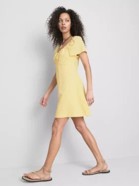Mini-Kleid mit gekräuselten Flügelärmeln