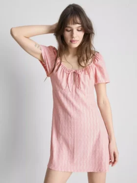 Mini-Kleid mit gekräuselten Flügelärmeln