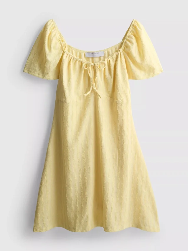 Mini-Kleid mit gekräuselten Flügelärmeln Mini-Kleid mit gekräuselten Flügelärmeln