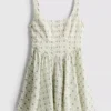 Mini-Kleid mit Korsett-Knopfleiste Mini-Kleid mit Korsett-Knopfleiste
