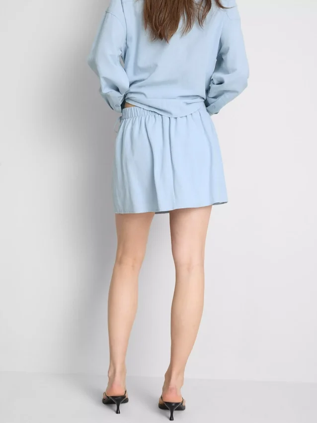 Mini-Skort aus Leinenmischung mit seitlichen Bindebändern Mini-Skort aus Leinenmischung mit seitlichen Bindebändern