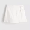Mini-Skort aus Leinenmischung mit seitlichen Bindebändern Mini-Skort aus Leinenmischung mit seitlichen Bindebändern