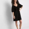 Mini-Smockkleid mit Puffärmeln Mini-Smockkleid mit Puffärmeln