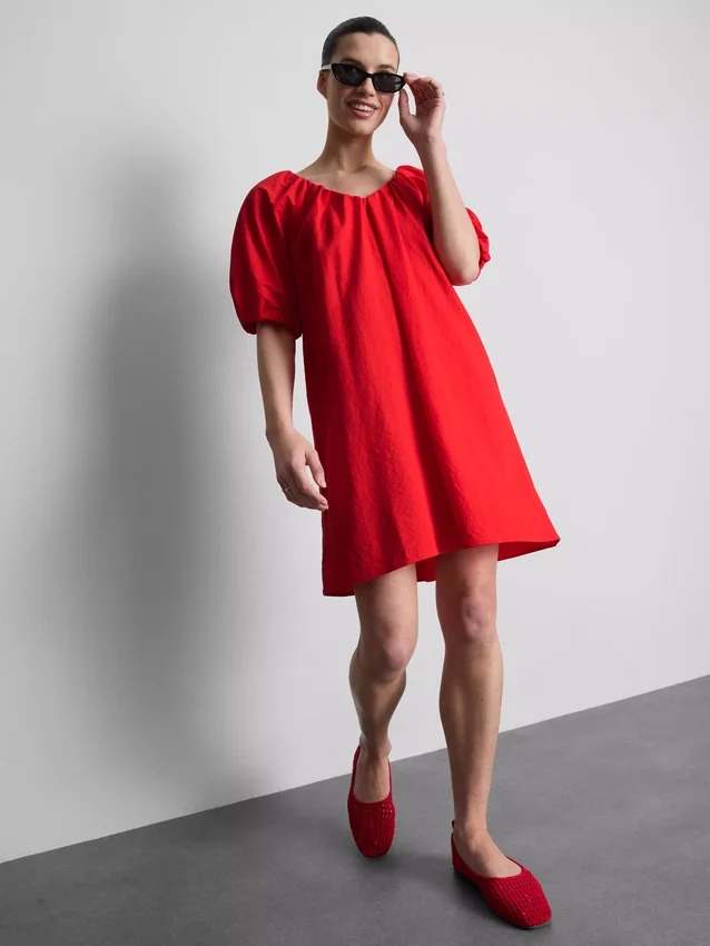 Mini-Smockkleid mit Puffärmeln Mini-Smockkleid mit Puffärmeln
