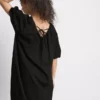 Mini-Smockkleid mit Puffärmeln Mini-Smockkleid mit Puffärmeln